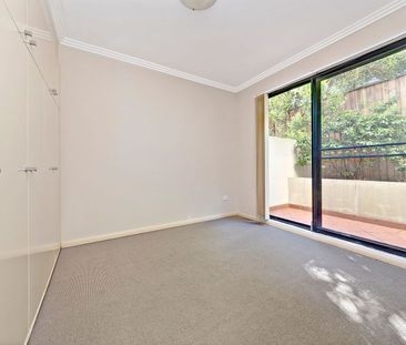 Oversized Ground-Floor Apartment with Large Courtyard in a Quiet Tr... - Photo 1