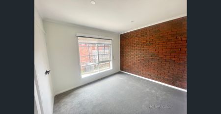 Neat Two Bedroom Apartment - Photo 2