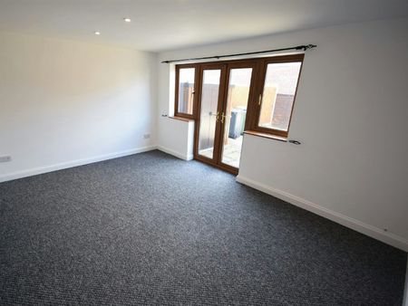 Terraced House to rent on - Photo 3