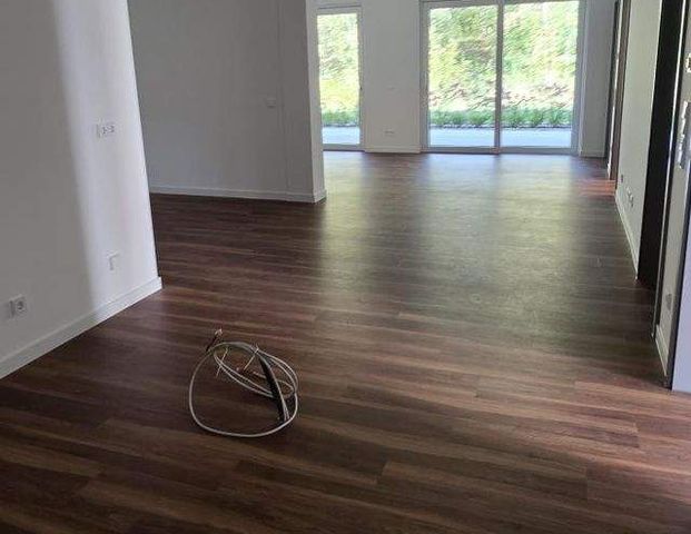 Erstbezug-Wohntraum mit moderner Ausstattung, exklusivem Bad, Gästebad, Terrasse! - Photo 1