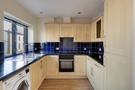 2 Bed Flat - Photo 4