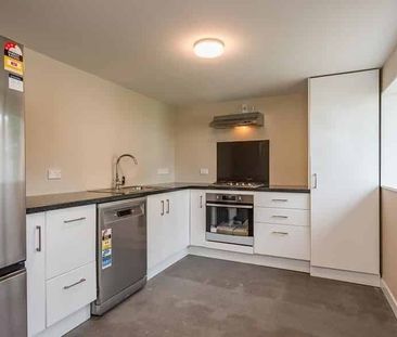 Newtown, 4-Bedroom - Photo 3