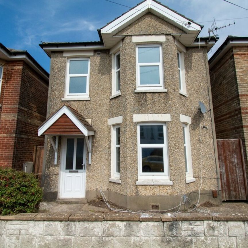 Student house on Cardigan Road - Photo 1