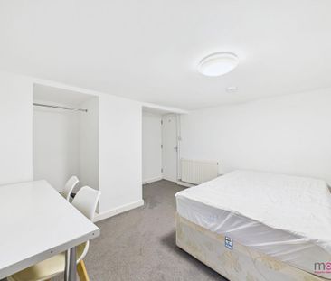 1 bedroom in a house share to rent - Photo 6