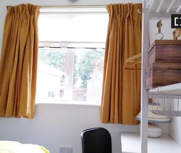 Room in a 2-Bedroom apartment for rent in Ballygall, Dublin - Photo 5