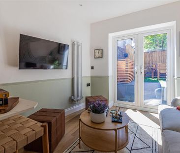 1 bedroom in a house share to rent - Photo 3