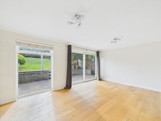 4 bedroom detached house to rent - Photo 1