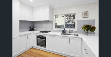 Bright & Private Townhouse Offering Exceptional Comfort – Flexible Lease Arrangements - Photo 2