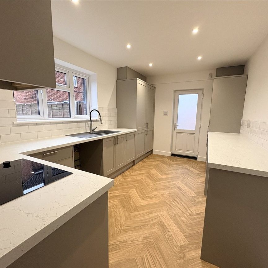 Stafford Avenue, Balderton, Newark, Nottinghamshire, NG24 - Photo 1