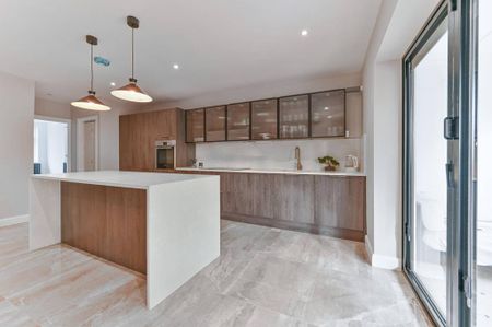 4 bedroom semi-detached house to rent - Photo 2