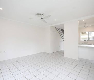 Refurbished Townhouse - Fully Airconditioned - Carport - Pool - Photo 4