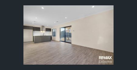 4x2 Family Home in Hilbert - Photo 5