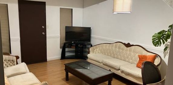 Furnished 2bed 1bth - Photo 2