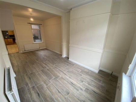 27 Crocus Street, Belfast, BT12 7AP - Photo 2