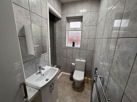 Park Road, Worsbrough - Photo 3