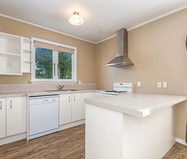 Classic family home in prime location - Photo 6