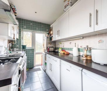 3 bedroom flat to rent - Photo 6