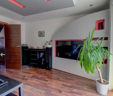 Peel Court, Slough, SL1 - Photo 1
