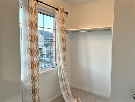 For Lease - 39 DUNDALK Private, Barrhaven, Ontario - Photo 2