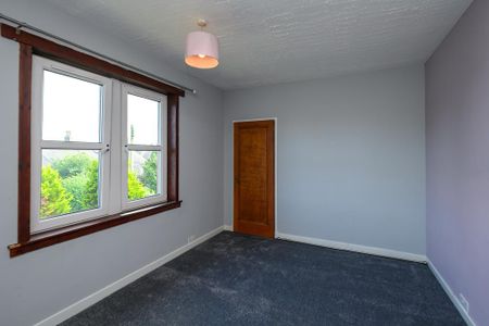 3 bedroom flat to rent - Photo 2