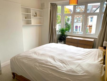 3 Bed Semi-Detached House, Dagnall Park, SE25 - Photo 5