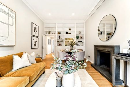 2 bedroom flat in South Kensington - Photo 5