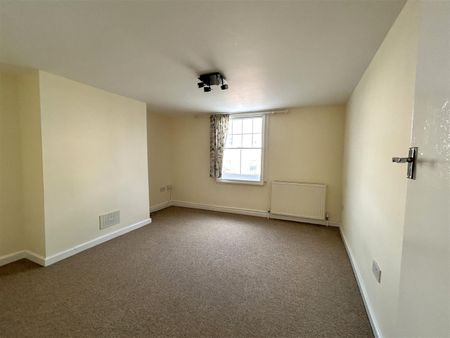 London Road, Chippenham, SN15 - Photo 2