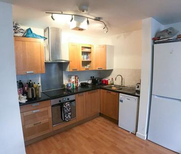 3 bedroom flat to rent - Photo 6