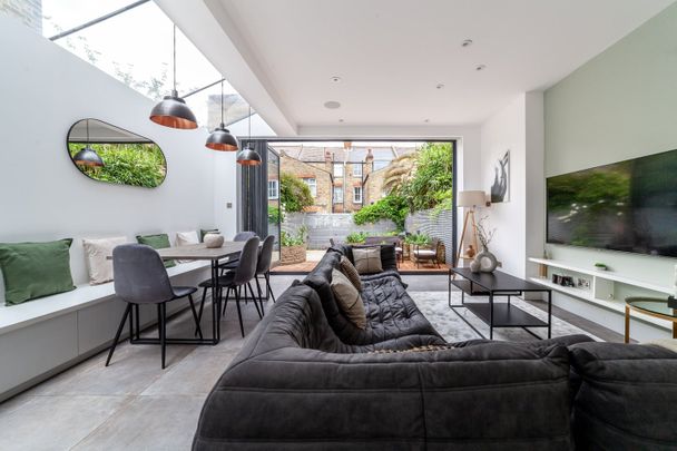 5 Bed Flat, Englewood Road, SW12 - Photo 1