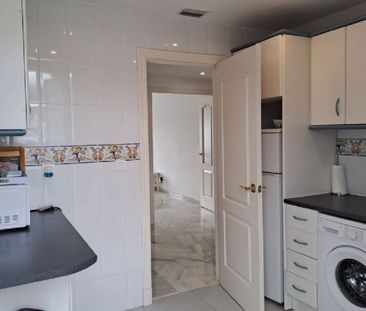 3 Bedroom Apartment For Rent in Estepona, Málaga - Photo 5