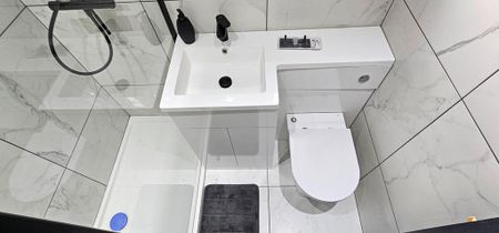 4 bedroom flat to rent - Photo 3