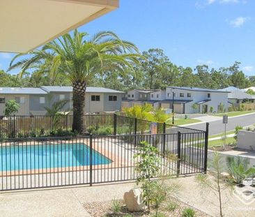 Ducted AC 3 bedroom townhouse - Photo 2