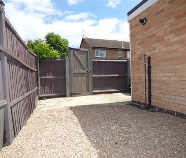 3 bedroom semi-detached house to rent - Photo 4