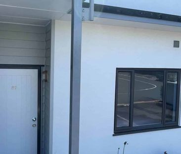 Recently Renovated & Furnished in Central Albany - Photo 2