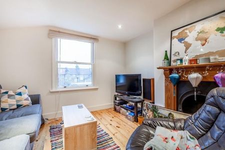 2 Bed Flat, Tooting Broadway, SW17 - Photo 2