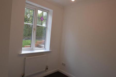 4 bedroom detached house to rent - Photo 4