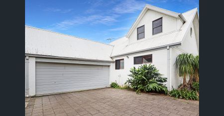 Tranquil Coastal Escape - Photo 5