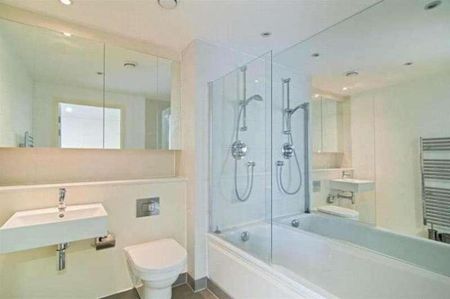 Landmark East Tower, Canary Wharf, London, E14 - Photo 2