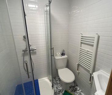 1 bedroom in a house share to rent - Photo 5