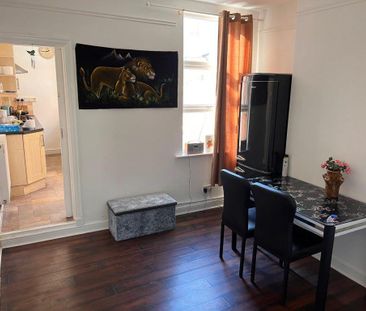4 bedroom terraced house to rent - Photo 2