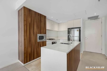 Stylish Furnished Apartment - Photo 3