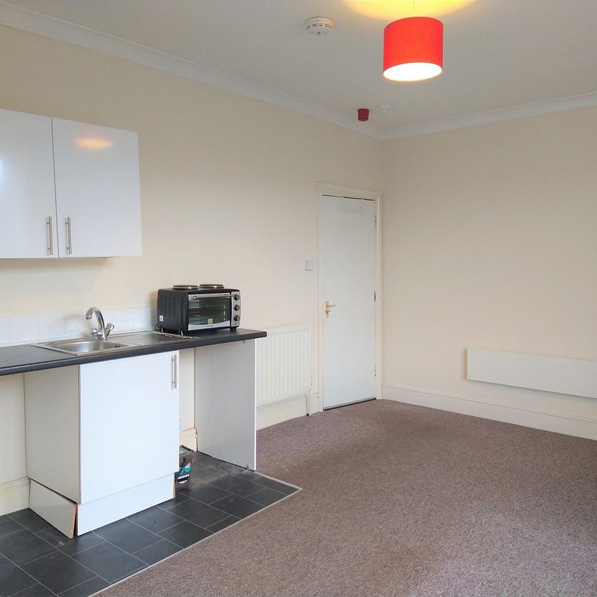 Spacious Studio Flat - Easy Access to City Centre. - Photo 1