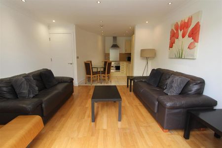 2 bedroom flat to rent - Photo 3