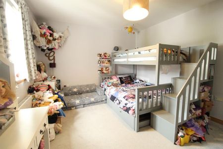 4 bedroom detached house to rent - Photo 4