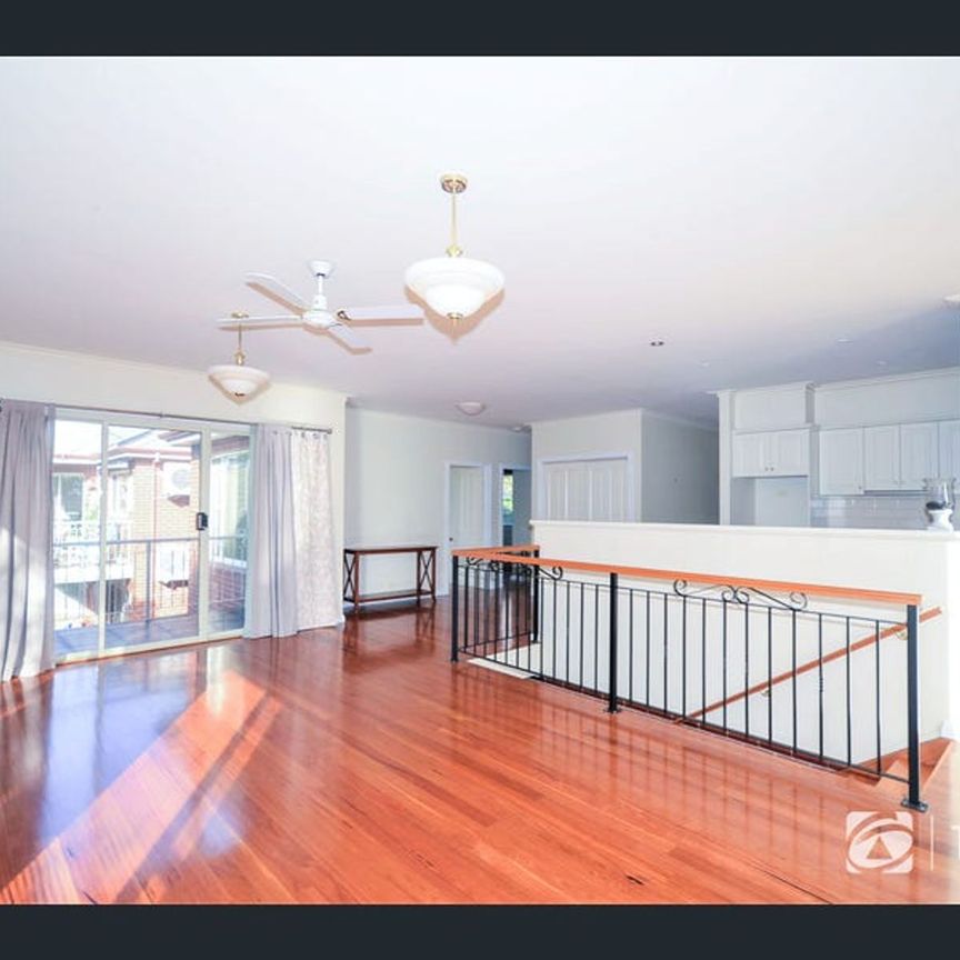 Townhouse short walk to town - Photo 1