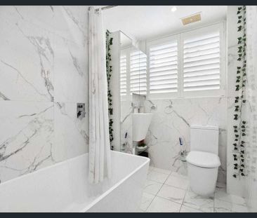 Beautifully renovated ground floor apartment in the heart of Dee Why - Photo 5