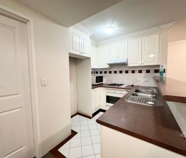 ONE BEDROOM APARTMENT WITH SECURE LOCK UP GARAGE! - Photo 5