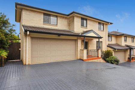 Large Townhouse moments from Bowral - Photo 4