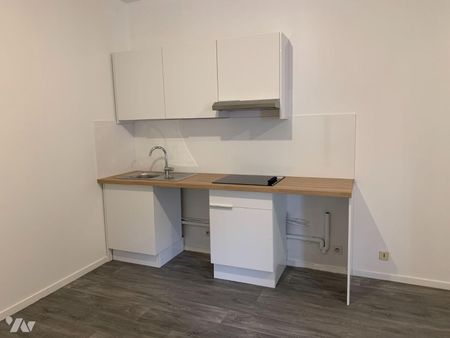 Appartement de type II composé d'un séjour-cuisine, une chambre, salle d'eau, wc. - Photo 2