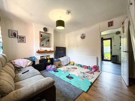 2 bedroom semi-detached house to rent - Photo 4